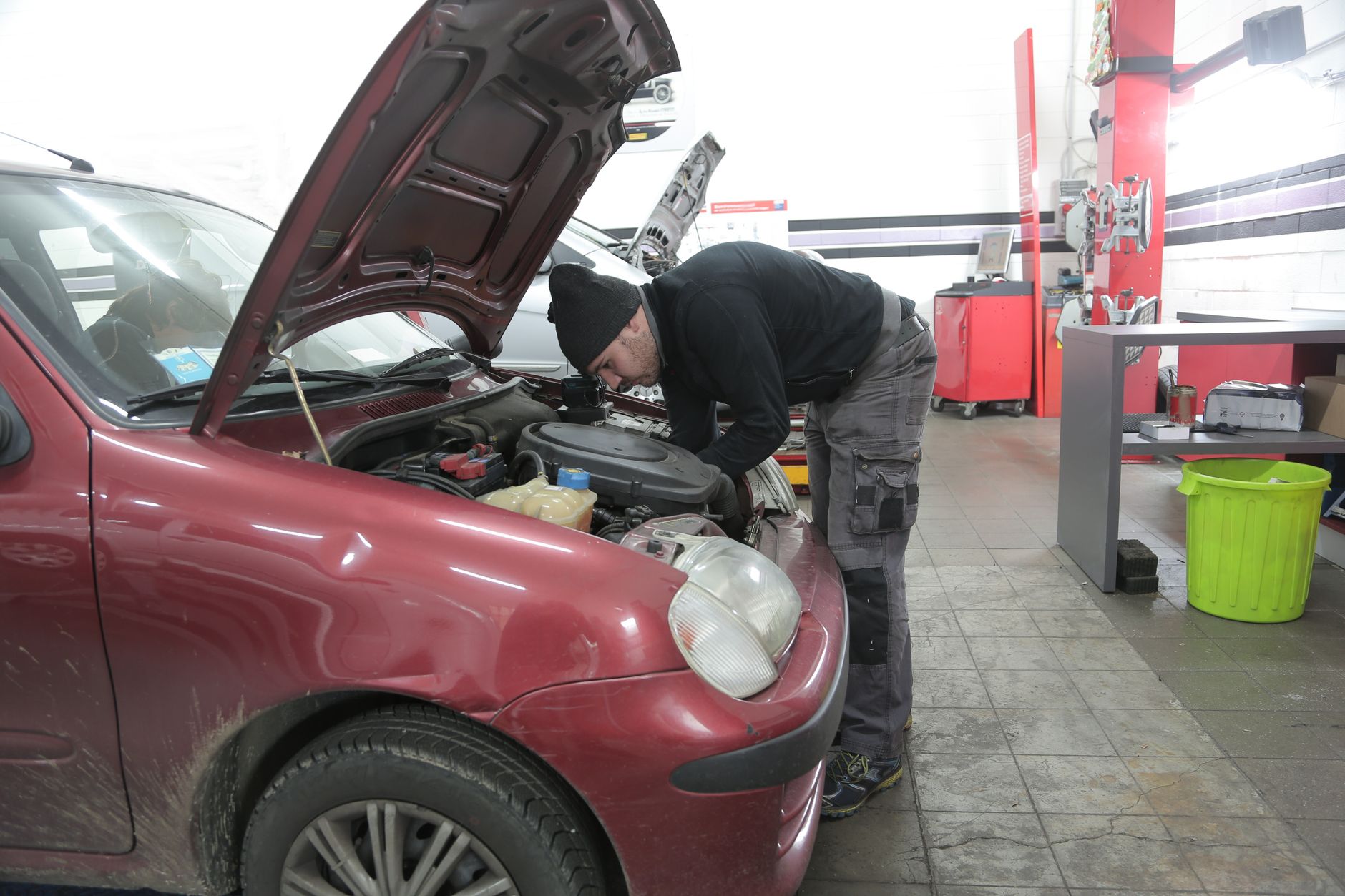 Réparation Voiture équipe à Le Mans